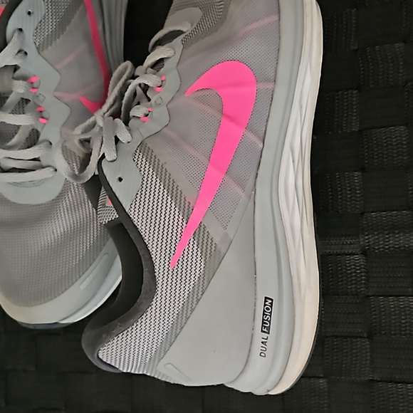 Womens Nike Dual Fusion x2 Tennis - Picture 2 of 5